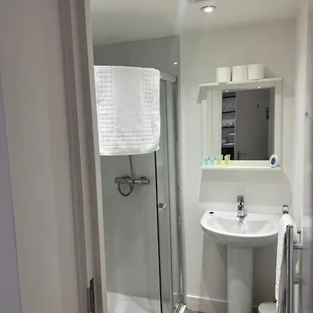 2 Flat, 50m From Airbus Bristol