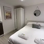 아파트 2 Flat, 50m From Airbus 브리스틀