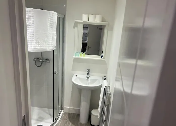 2 Flat, 50m From Airbus * Bristol