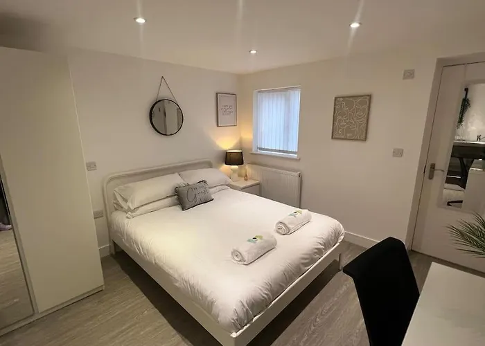 2 Flat, 50m From Airbus * Bristol