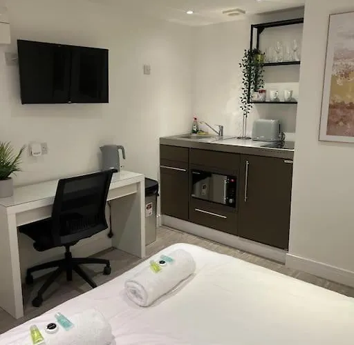 2 Flat, 50m From Airbus * Bristol