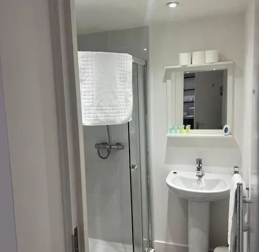 2 Flat, 50m From Airbus Bristol