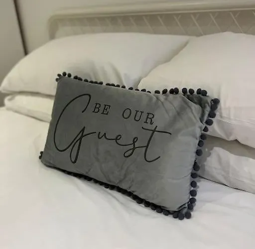 2 Flat, 50m From Airbus *