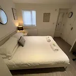 Appartamento 2 Flat, 50m From Airbus