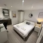 Appartamento 2 Flat, 50m From Airbus *
