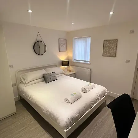 2 Flat, 50m From Airbus * Bristol